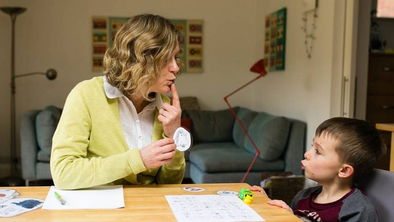 Занятия с логопедом, дефектологом